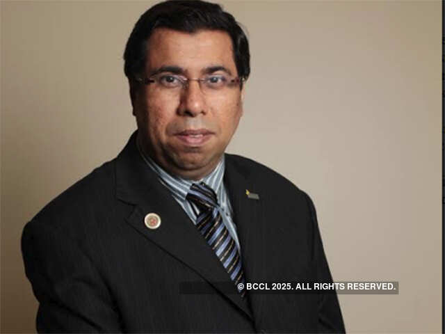 Akhand Jyoti is supported by an international advisory board chaired by Ravi Kant, former managing director and vice chairman of Tata Motors, and others.