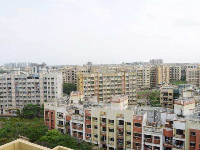 In 2014, the complainant had invested in the residential project of Monarch Solitaire and reserved four apartments in it. The project is registered under MahaRERA.