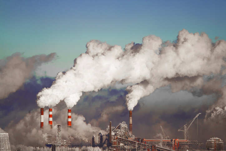China fights big smog with big air purifier