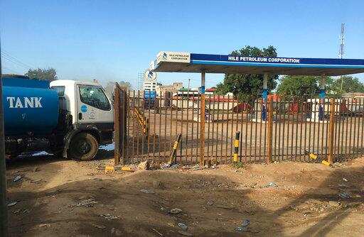 Fuel shortage hits Sudan as dollar crisis hampers imports