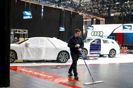  BAIC Automotive Group's stake in the Hong Kong-listed firm will be reduced to 42.6 per cent on completion of the deal from 44.98 percent, while Daimler's holding will fall to 9.55 per cent from 10.08 per cent.