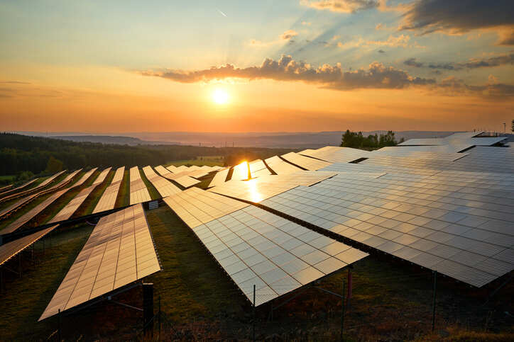 Oil-rich Nigeria turns to renewable energy as population booms
