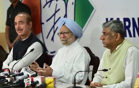 Centre denying benefits of low oil prices to consumers: Manmohan Singh