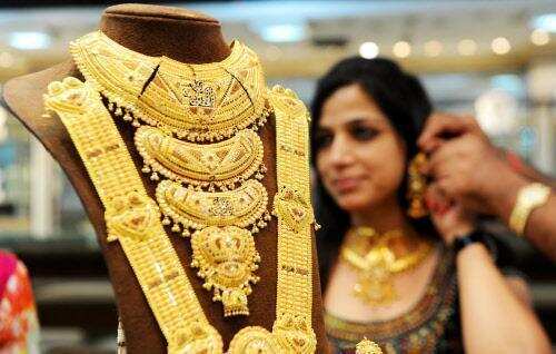 Gems and jewellery exports dip 22% in April