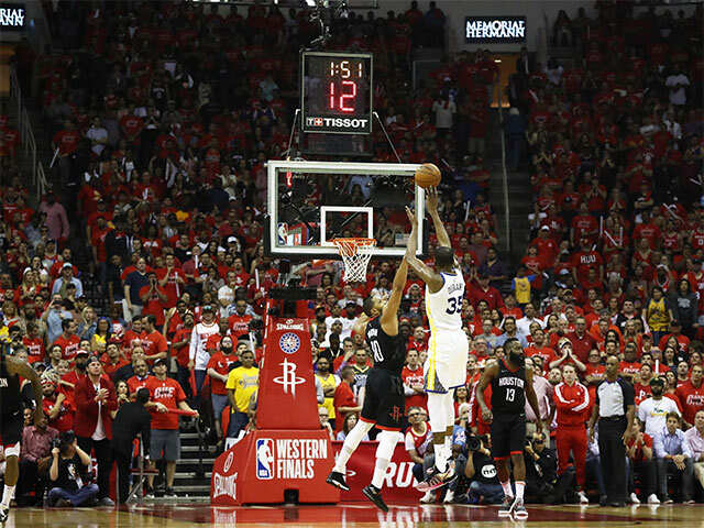 (An NBA match in progress)