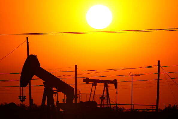 Russian crude oil output stagnant but remains above quotas in May