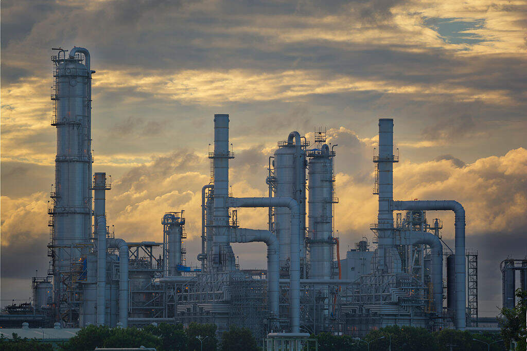 French farmers block refineries, fuel depots over palm oil imports