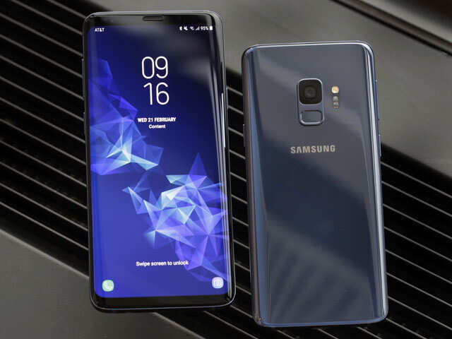 Creepy tech: Samsung phones are randomly sending users' photos to contacts