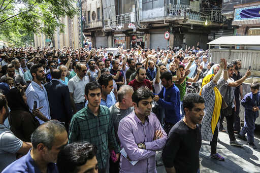 Iranian students protest against IAEA inspections of universities