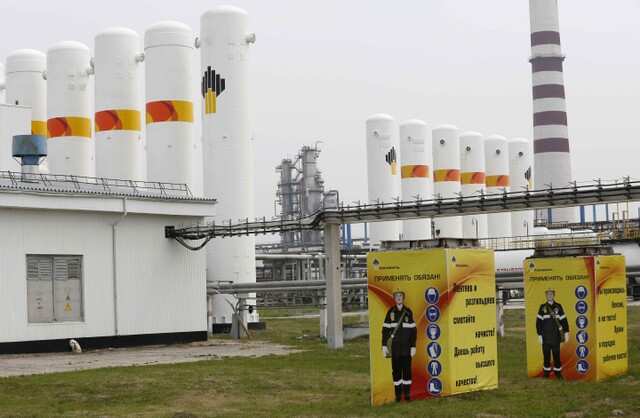Russia's Rosneft, Poland's Grupa Lotos sign oil deal