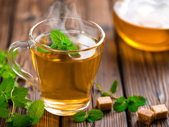 Many studies show that green tea helps fight acne. Drink more green tea throughout the day, and try applying cooled tea bags or a cloth dipped in cooled green tea to acne-prone areas of your face for 10-15 minutes.