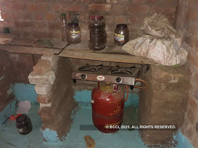 In poll-bound Chhattisgarh, women stick to chulhas despite LPG scheme