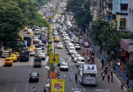 Kolkata, Bhopal top among Indian cities in clean transport: CSE survey