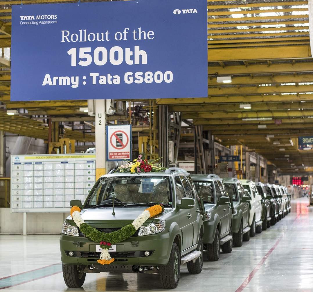 <p>The Tata GS800 Safari Storme is a fully loaded vehicle packed with special features such as ABS, recovery hooks, jerry can and fog lamps to suit army requirement during missions. </p>