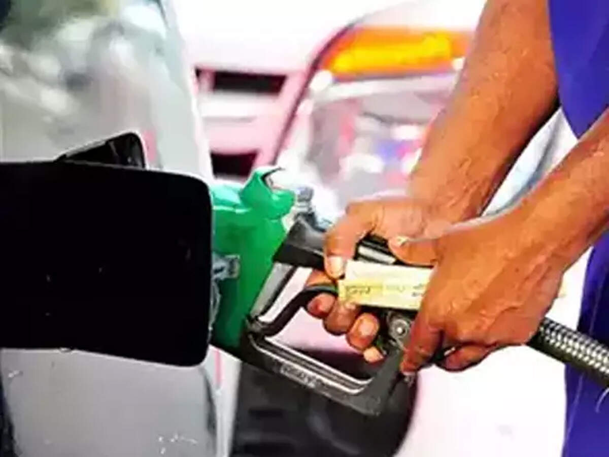 Kolkata: Rs 1 cut on fuel price to stay for at least three months
