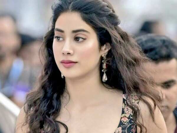 Janhvi Kapoor clinches her first professional endorsement deal with Nykaa