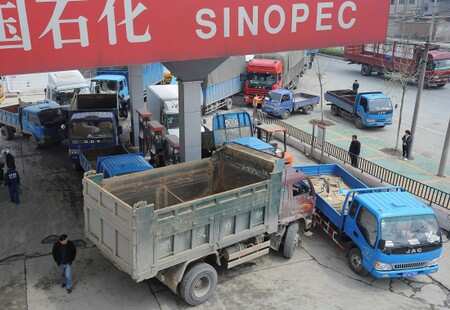 Sinopec connects feeder line to PetroChina's China-Myanmar gas pipe