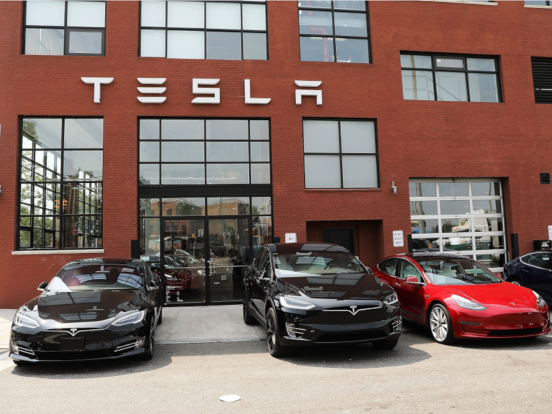 Another key Tesla executive resigns