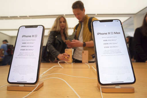For first time, new iPhones get weak response in India