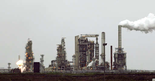 Exxon puts $1 million into climate group promoting US carbon tax