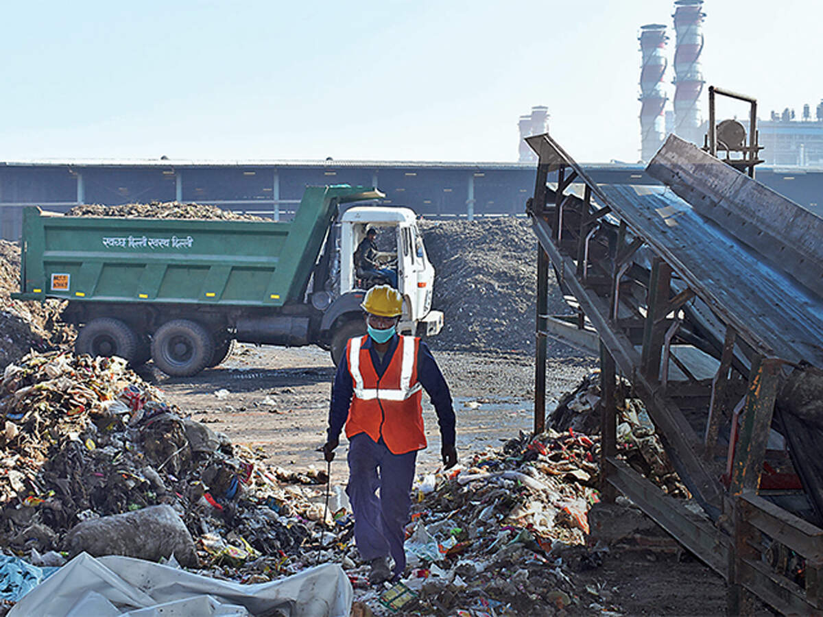 Delhi's landfill burns for 3rd day, turns air quality severe