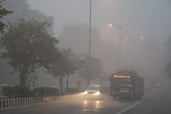 Delhi's air quality remains poor; Environment min directs officials to be in 'war mode'