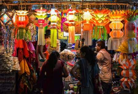 Online market killing Dhanteras sales, complain local sellers