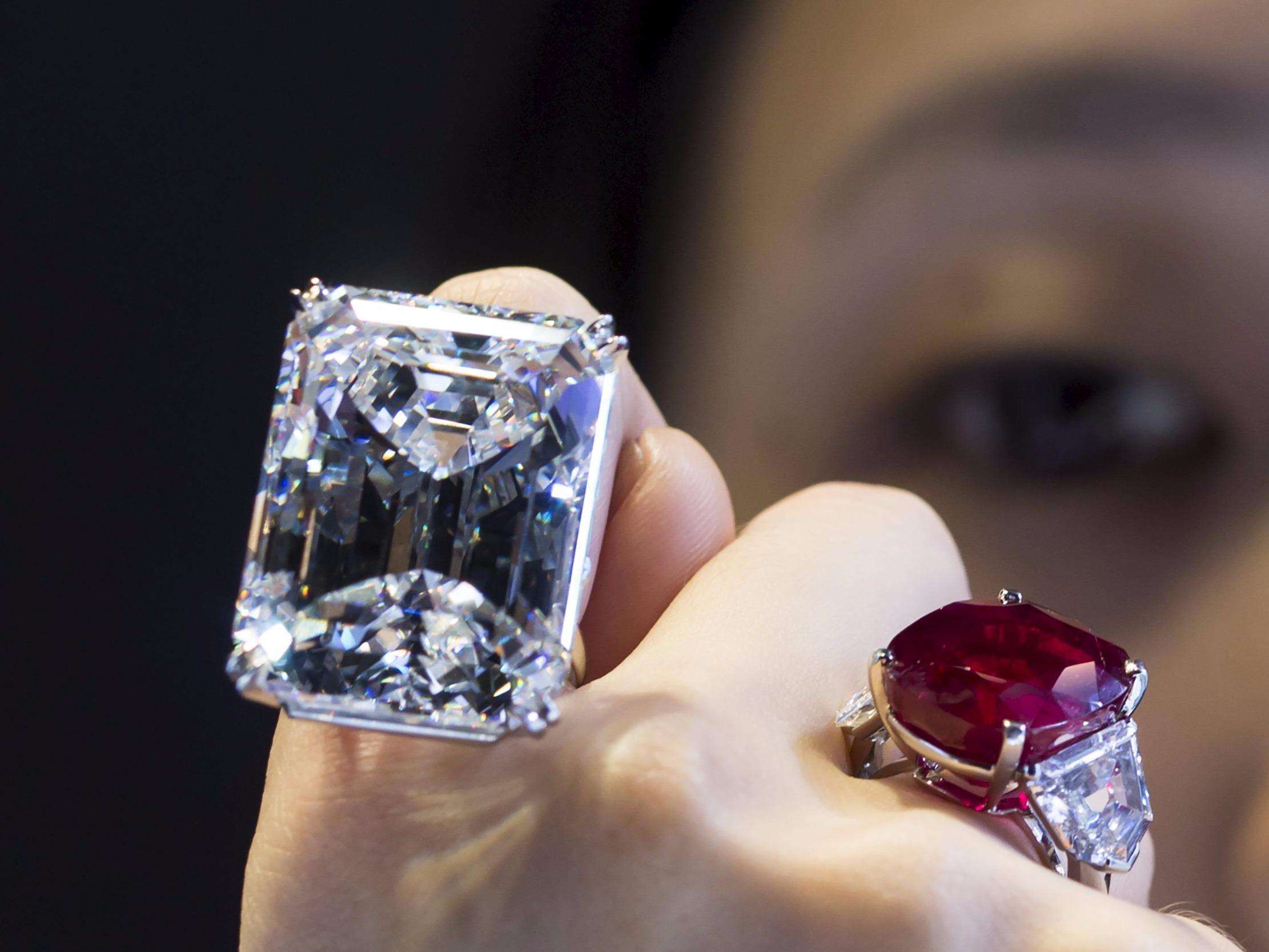Spike in diamond jewellery demand on Diwali