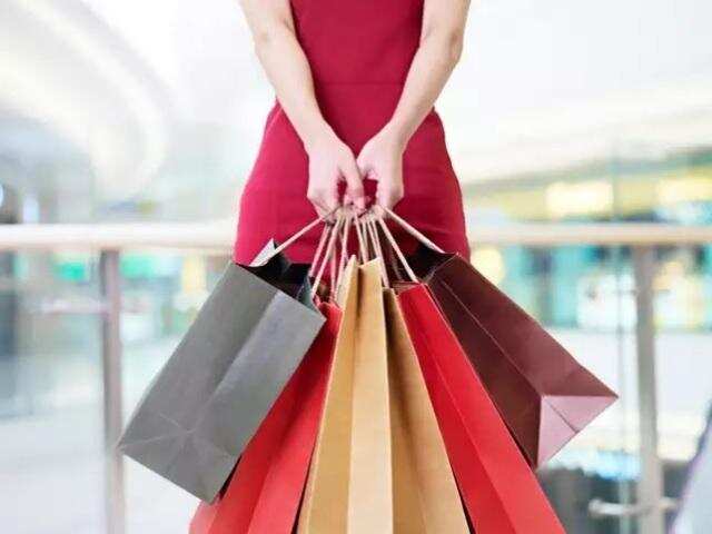 Shoppers spend freely heading into the holidays
