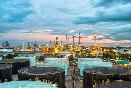 How much remuneration did the heads of Indian oil and gas PSUs receive last year?