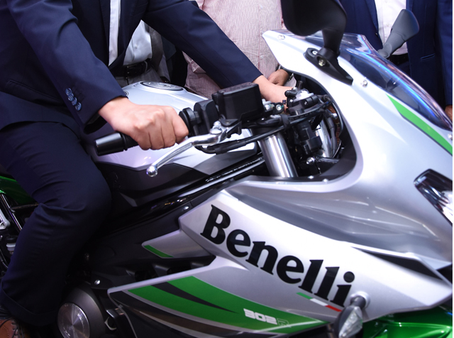 Benelli Benelli Relaunches Tnt 300 302r And Tnt 600i In India Auto News Et Auto