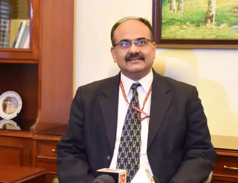 Revenue secretary says excise duty hike on crude needs 'analysis'