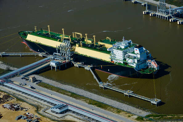 Pakistan LNG says Trafigura, Gunvor lowest bidders in LNG tender