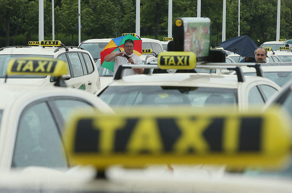 Sluggish demand from cab aggregators dampener for car sales