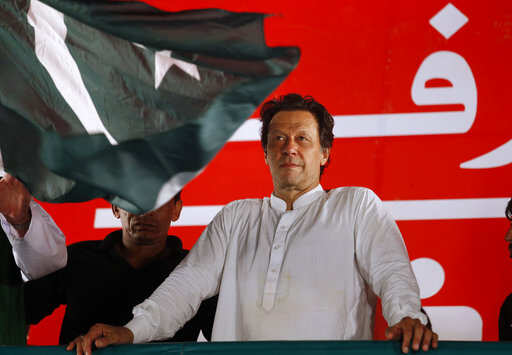 Pakistan's PM sacks heads of gas utilities over energy crisis