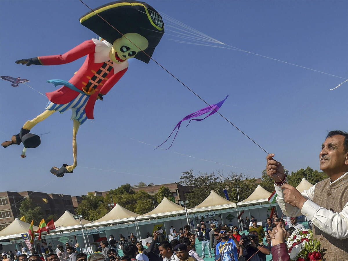 One of the most-awaited Indian festivals that attracts crowd from all over the world is the International Kite Festival of Ahmedabad, Gujarat.  Gujarat Governor OP Kohli and state Chief Minister Vijay Rupani inaugurated the event on the Sabarmati Riverfront.