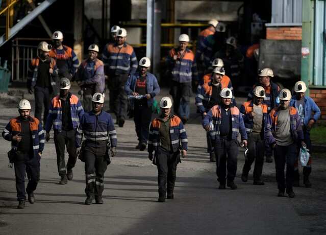 Romanian coal miners end strike after government hikes wages