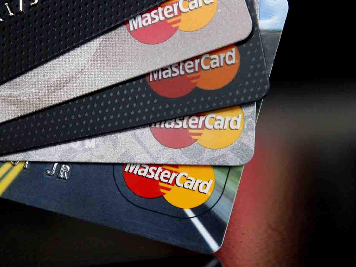 EU fines Mastercard 570 mln euros over cross-border barriers