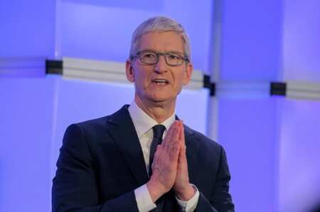 Apple cuts jobs on its self-driving car unit but keeps eye on road
