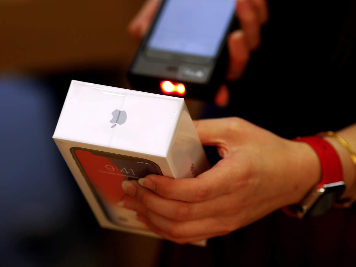 Apple tops global smartphone shipments in December quarter