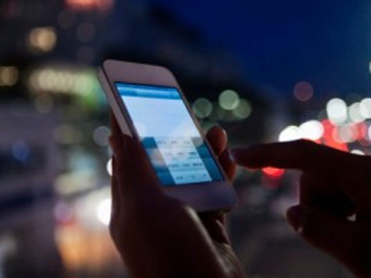 Global smartphone market declined for first time in 2018