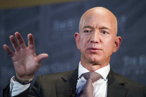 Amazon CEO Jeff Bezos accuses National Enquirer of 'blackmail' over intimate photos