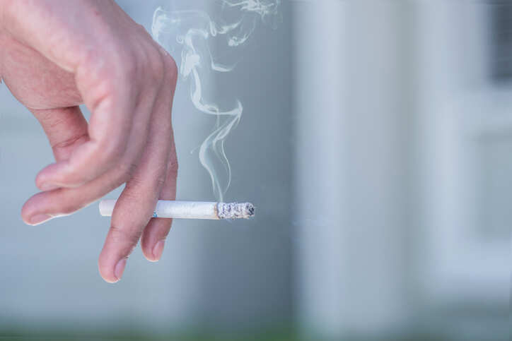Smoking over 20 cigarettes a day can cause blindness