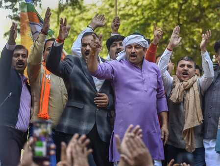 AAP govt making false promises on electric buses, says BJP