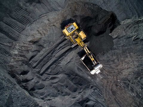 China's Feb coal imports fall on import curbs, holiday disruption