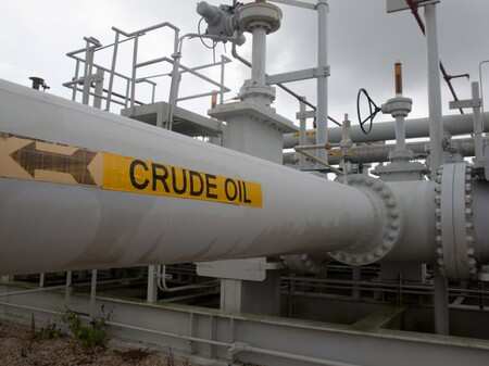 Fitch sees Brent crude at $62.5 in 2020 as economic woes bite