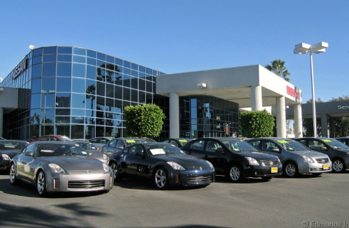 Attēlu rezultāti vaicājumam “car dealership”