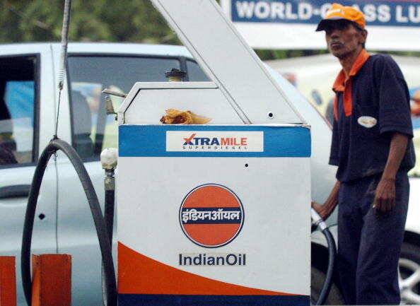 Petrol pump owners bear brunt of EC cap on carrying cash