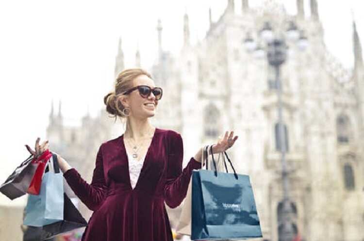 Selling shopping bags with brand names unfair: CRO
