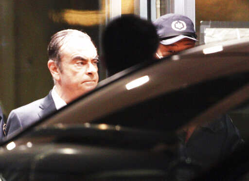 Former Nissan Chairman Carlos Ghosn, right, walks out with security guards from Tokyo Detention Center Thursday, April 25, 2019, in Tokyo. Ghosn walked out of a Japanese detention center Thursday evening, his head held high, after paying 500 million yen ($4.5 million) in bail and winning a court rejection of an appeal from prosecutors.Photo/Eugene Hoshiko)